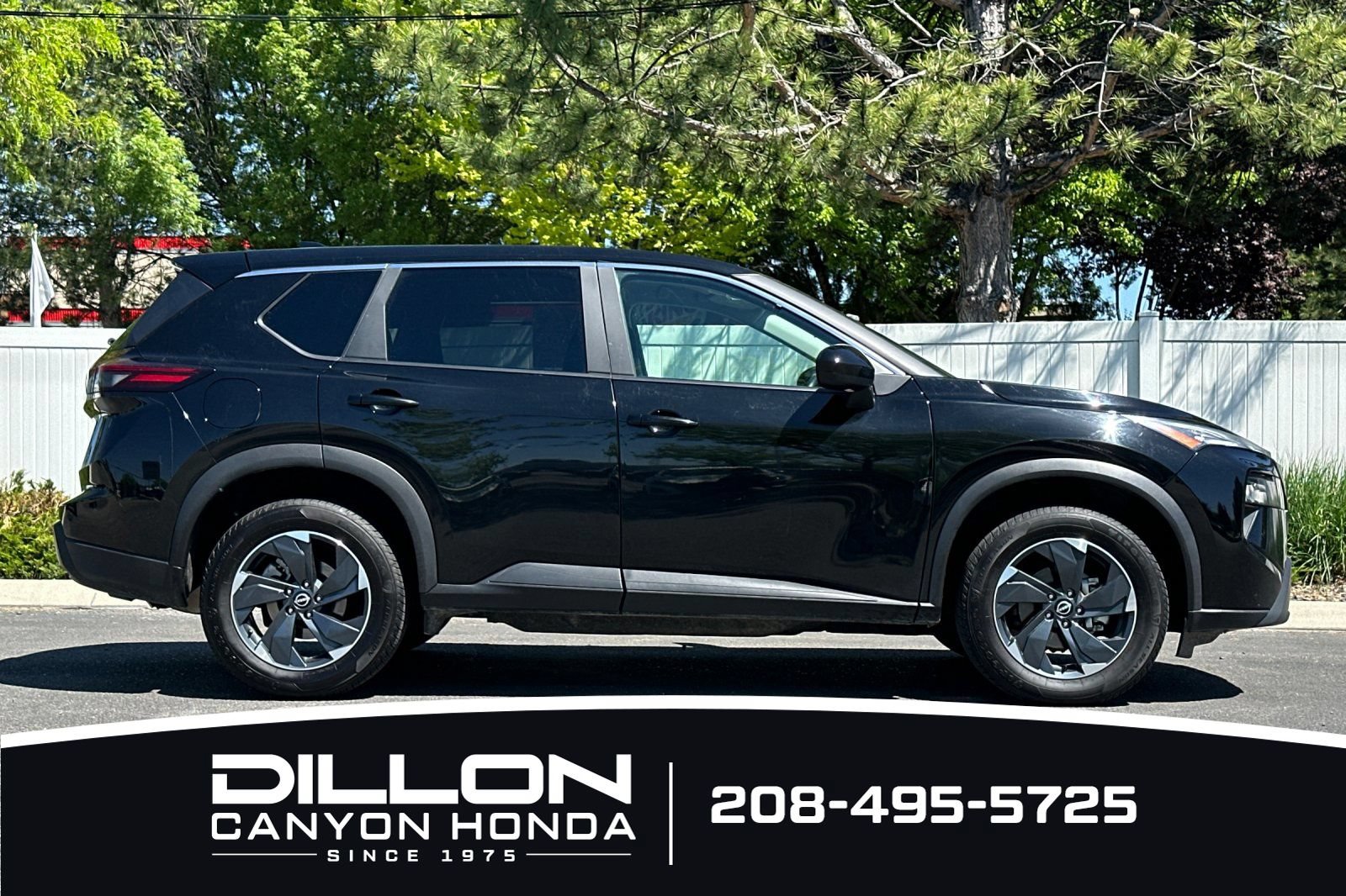 Used 2024 Nissan Rogue SV AWD/4WD image 3