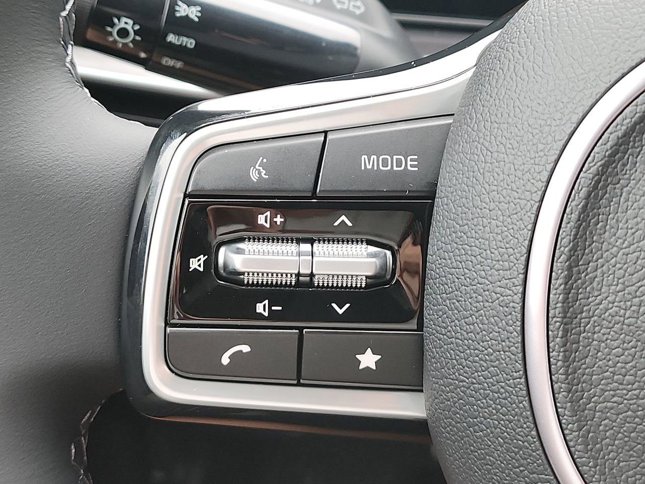 New 2025 Kia Sorento S w/ Panoramic Sunroof Package image 25