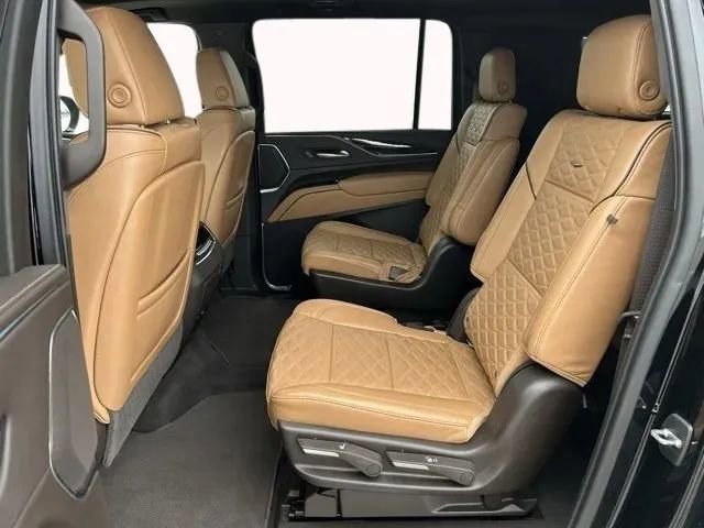 Used 2021 Cadillac Escalade ESV Premium Luxury w/ Heavy-Duty Trailer Package image 17