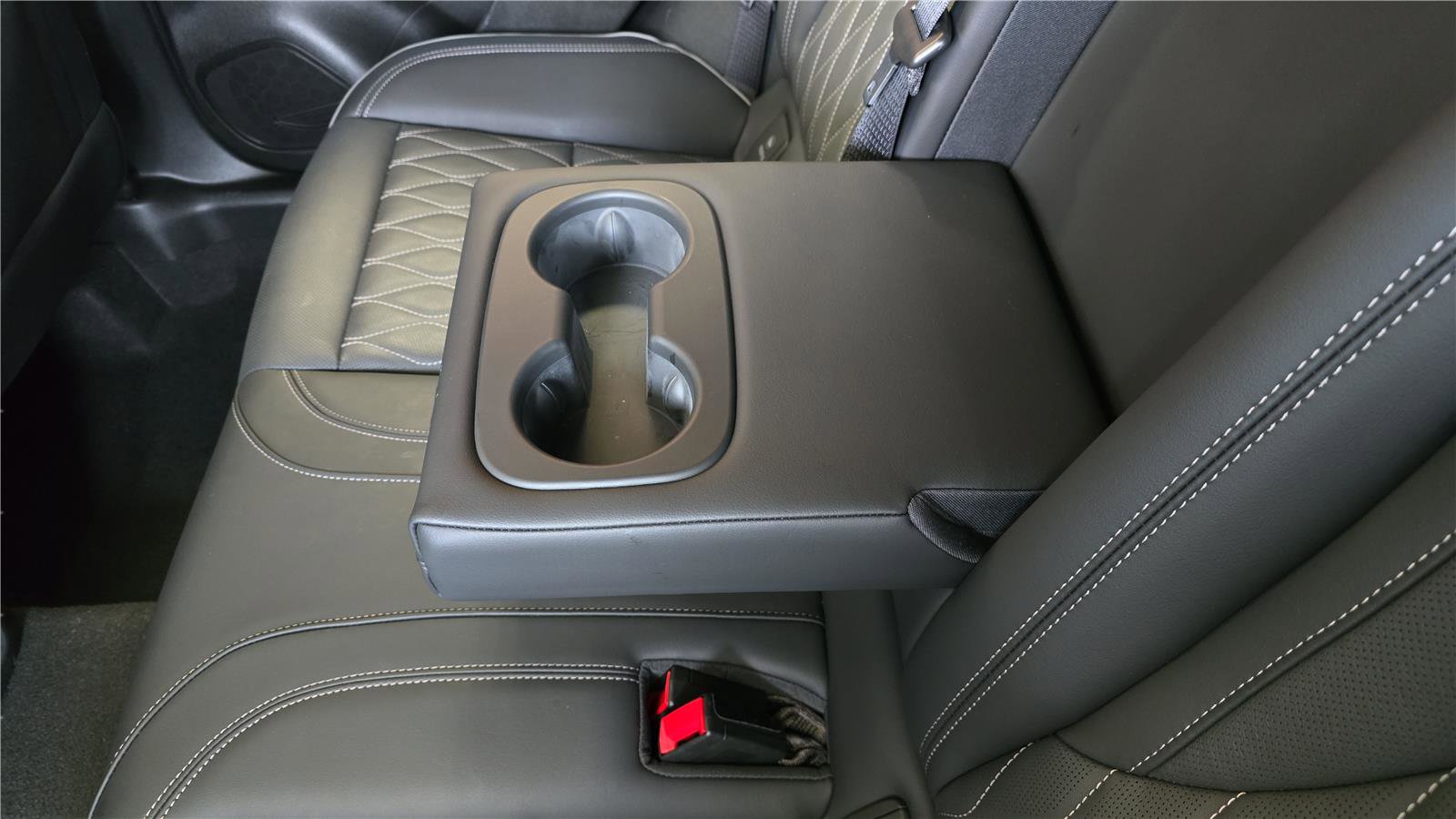 Used 2023 Buick Envision Avenir image 16