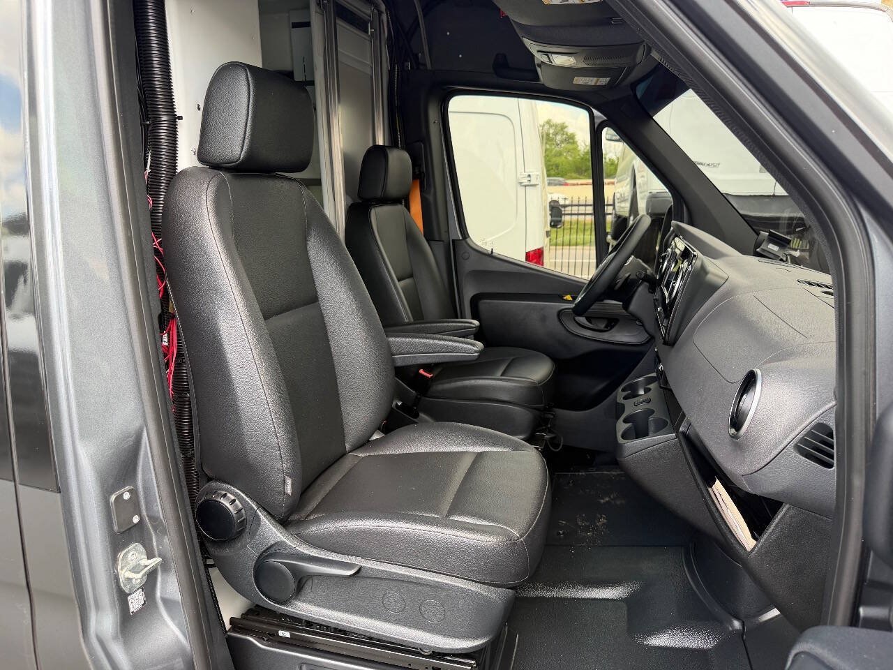 Used 2022 Mercedes-Benz Sprinter 4500 w/ Parking Package image 7