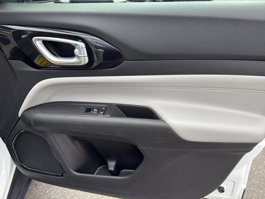 Used 2023 Jeep Compass Limited image 33