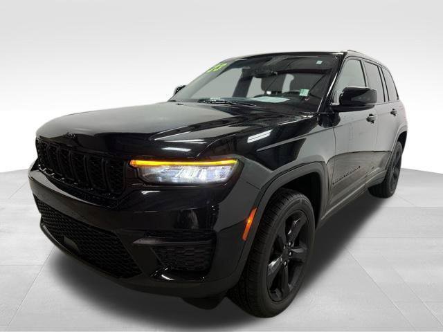 Certified 2023 Jeep Grand Cherokee Altitude AWD/4WD image 3