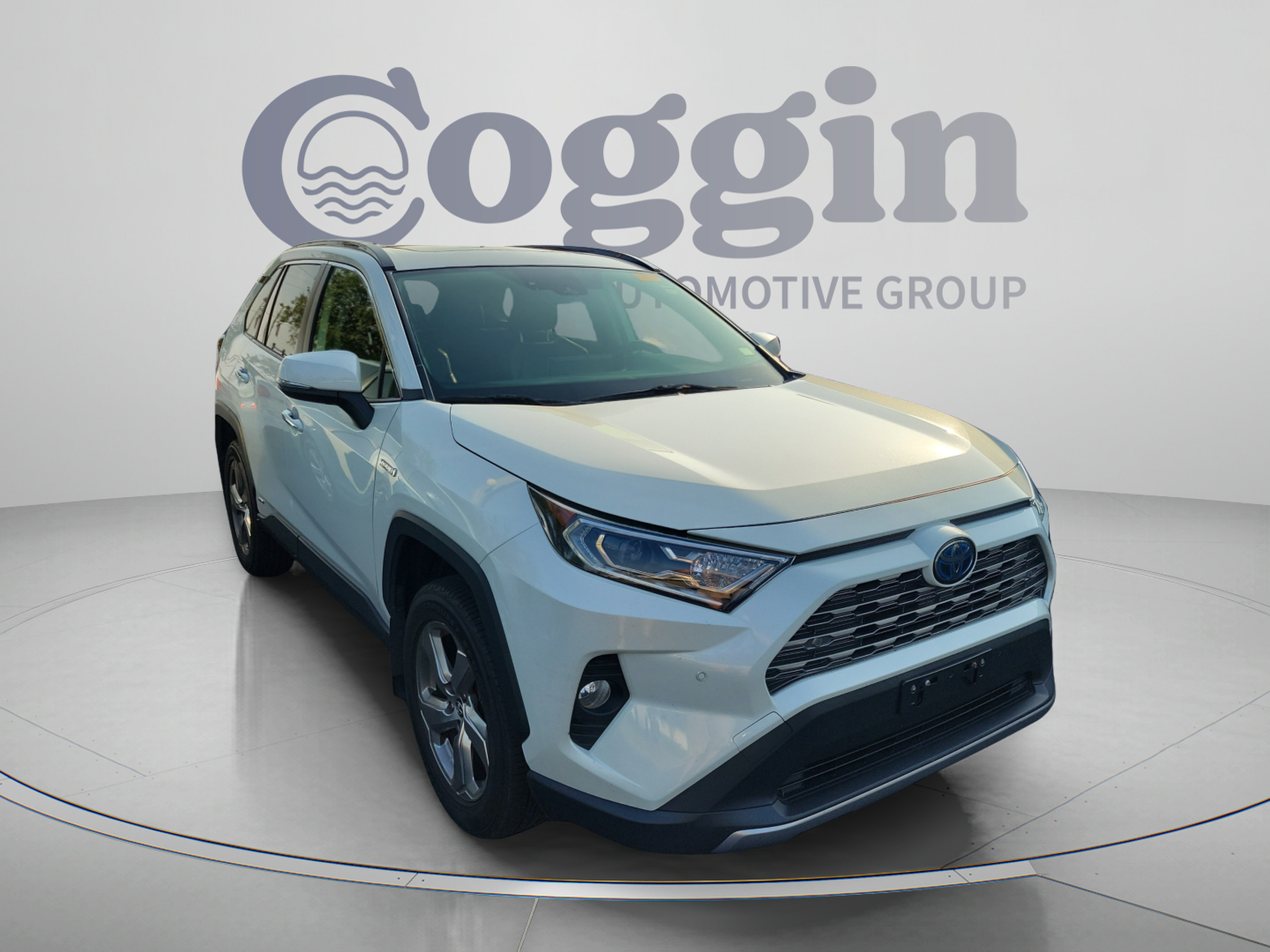 Used 2019 Toyota RAV4 Limited w/ Limited Grade Weather Package AWD/4WD image 4