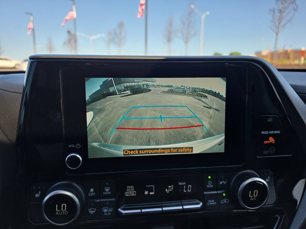 Used 2025 Toyota Highlander XLE AWD/4WD image 14