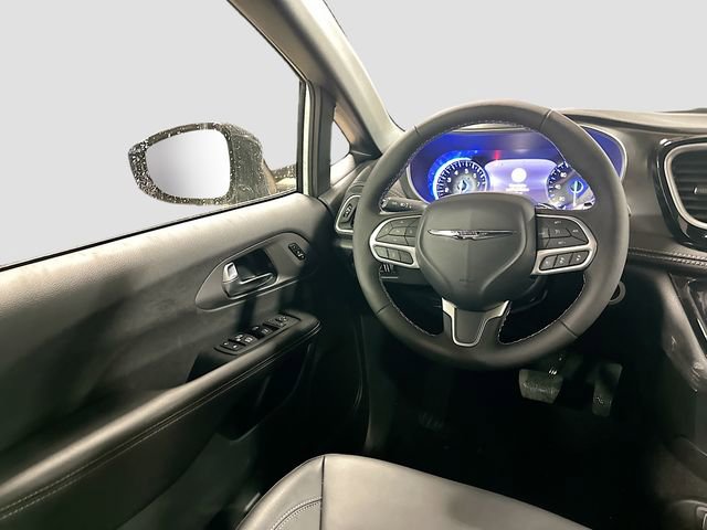 New 2026 Chrysler Pacifica Select AWD/4WD image 24