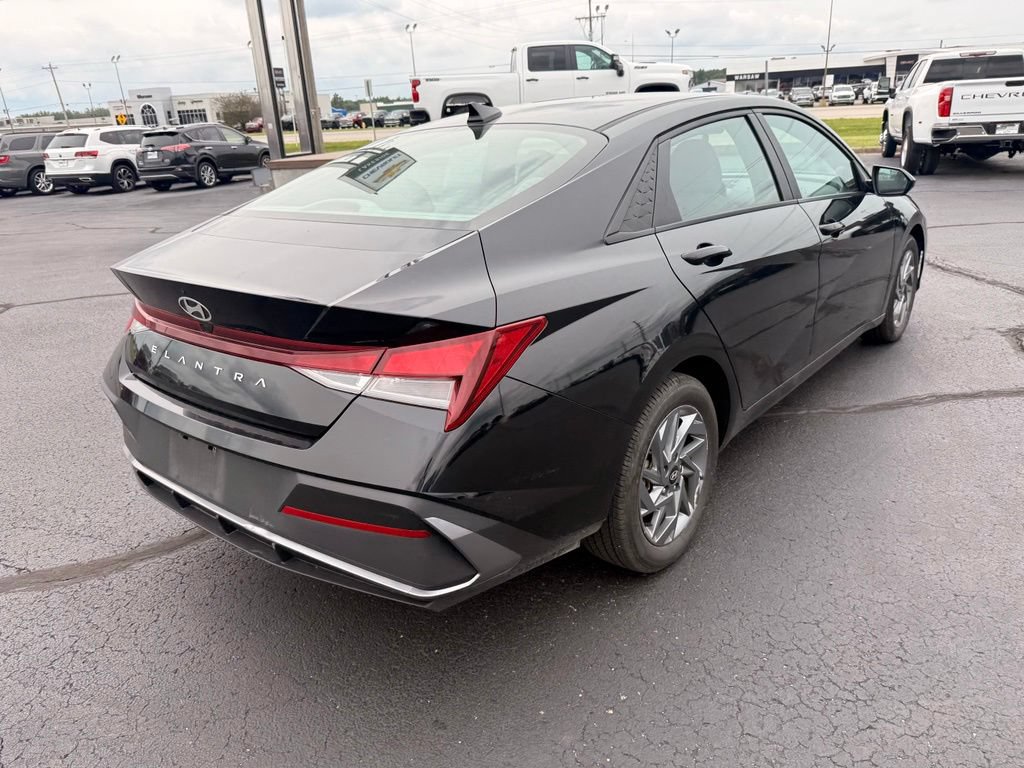 Used 2024 Hyundai Elantra SEL FWD image 5