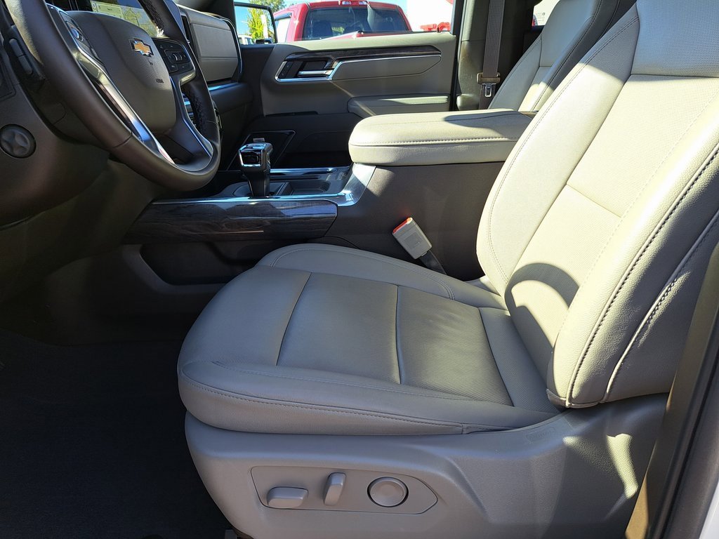 Used 2025 Chevrolet Silverado 1500 LTZ w/ LTZ Premium Package image 26