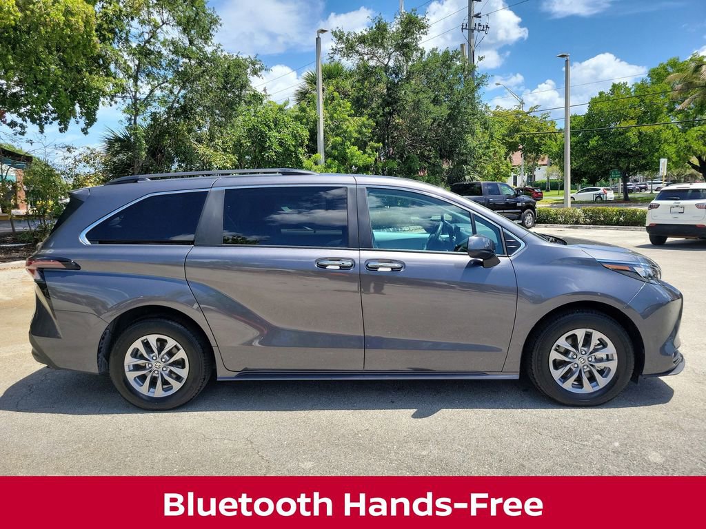 Used 2025 Toyota Sienna XLE FWD image 7