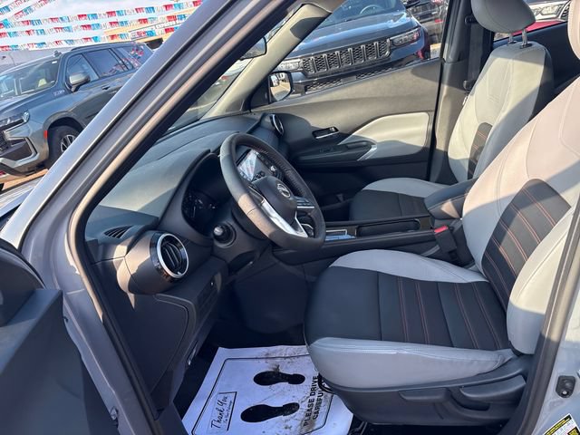 Used 2024 Nissan Kicks SR w/ SR Premium Package FWD image 8