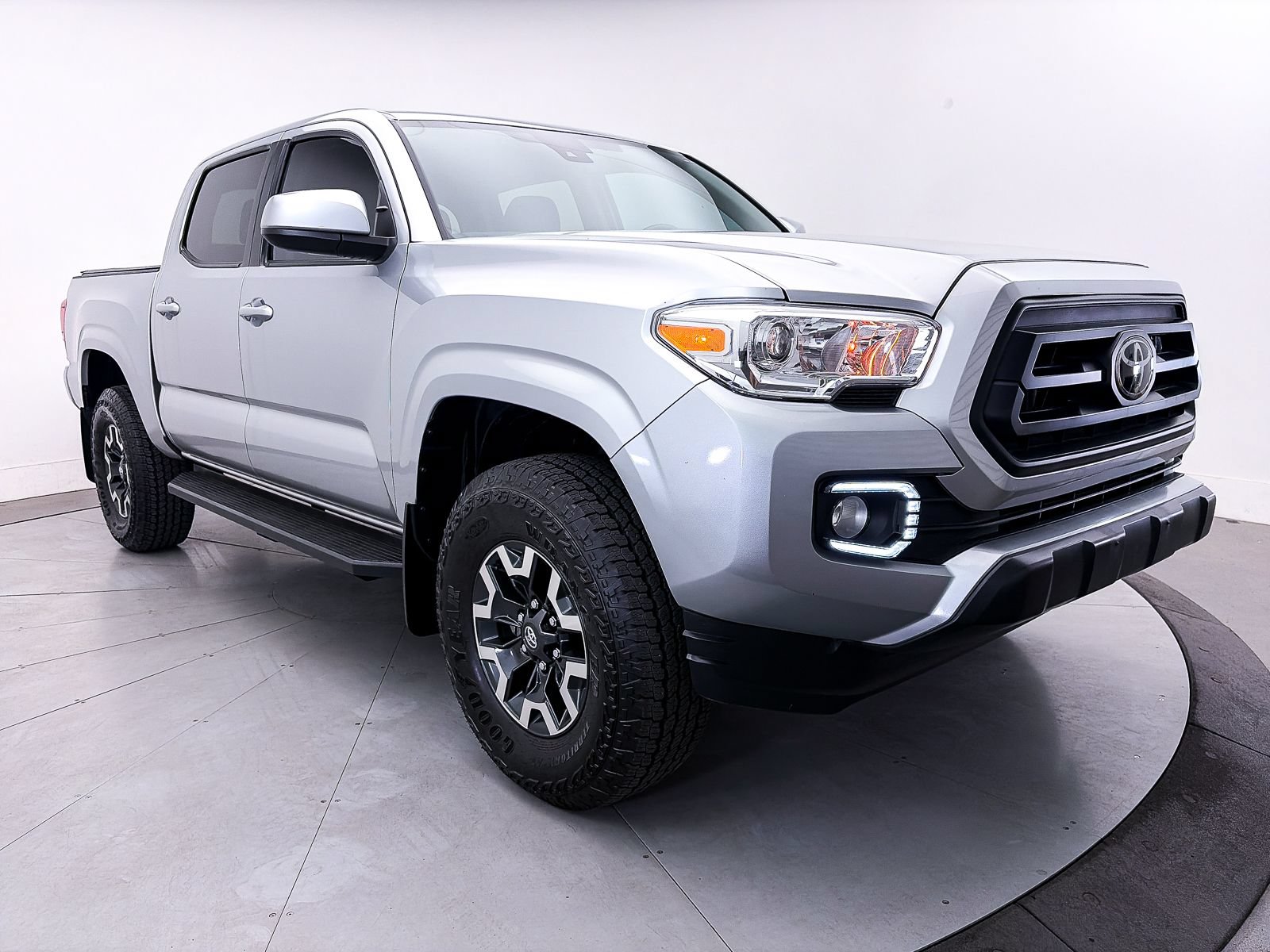 Used 2023 Toyota Tacoma SR w/ SR Convenience Package RWD image 10