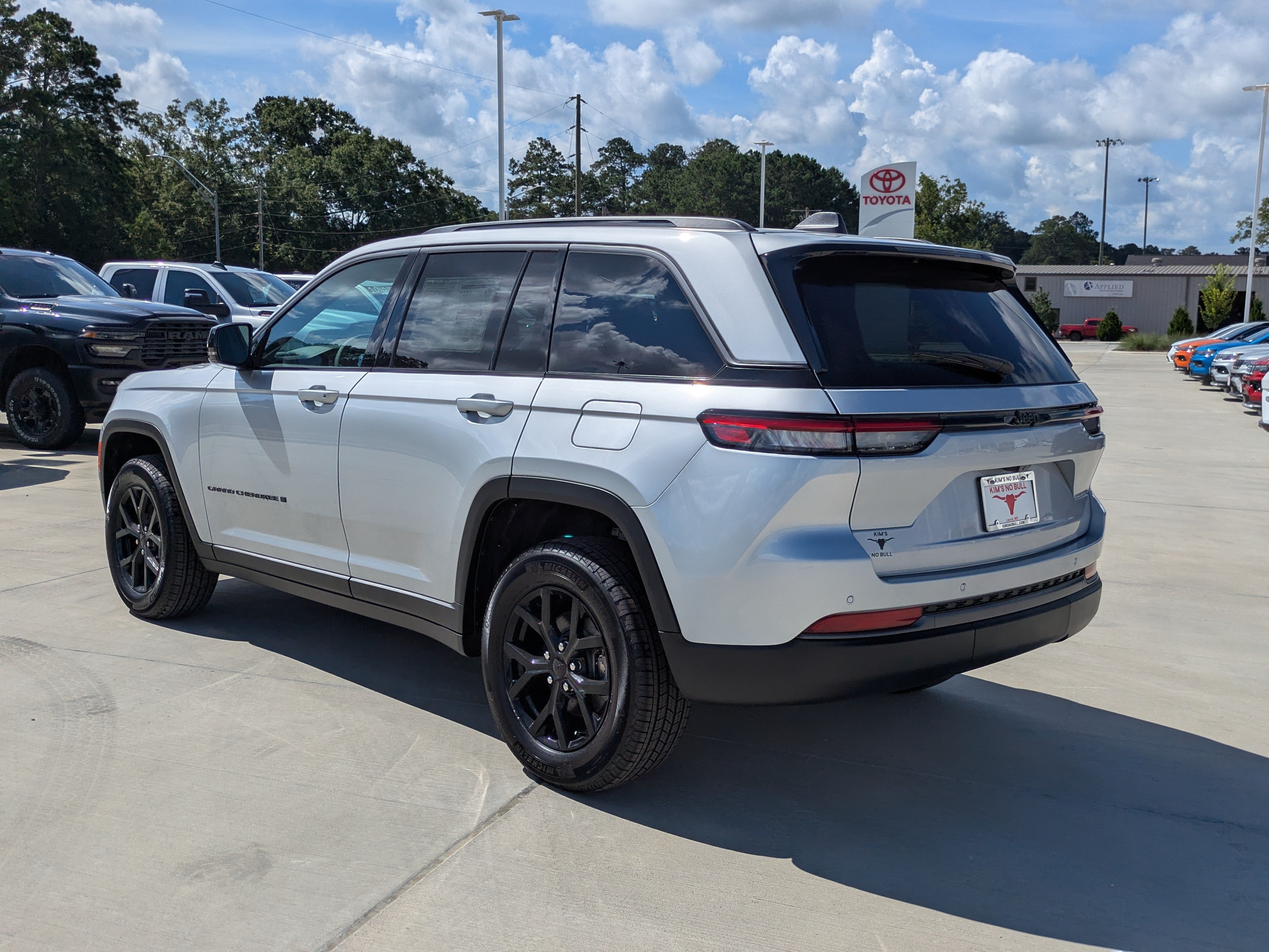 New 2026 Jeep Grand Cherokee Altitude RWD image 3