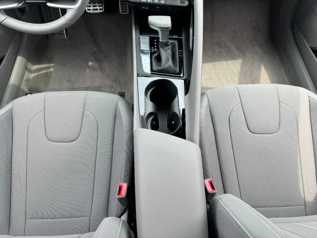 Used 2025 Hyundai Elantra SEL image 9