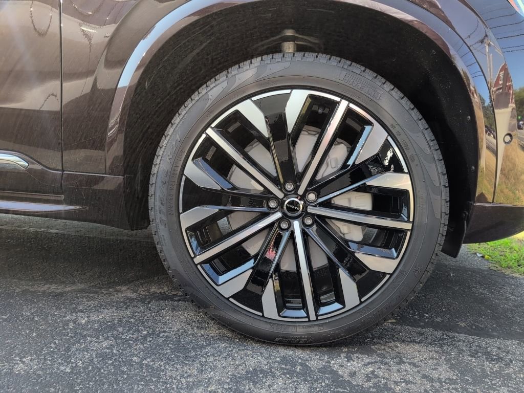 New 2026 Volvo XC90 B5 Plus w/ Protection Package Premier AWD/4WD image 17