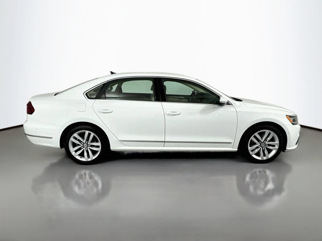 Used 2017 Volkswagen Passat 1.8T SEL Premium FWD image 8