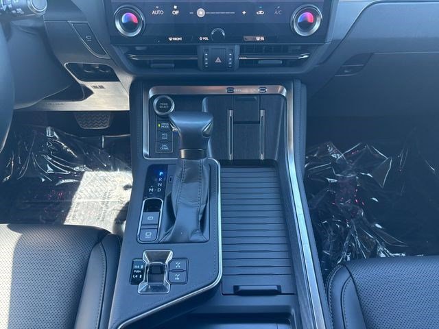 Used 2025 Lexus GX 550 w/ Accessory Package (CT) image 17