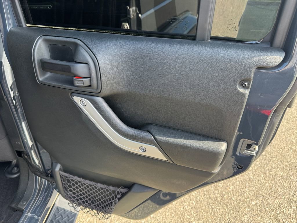 Used 2017 Jeep Wrangler Unlimited Sahara image 19