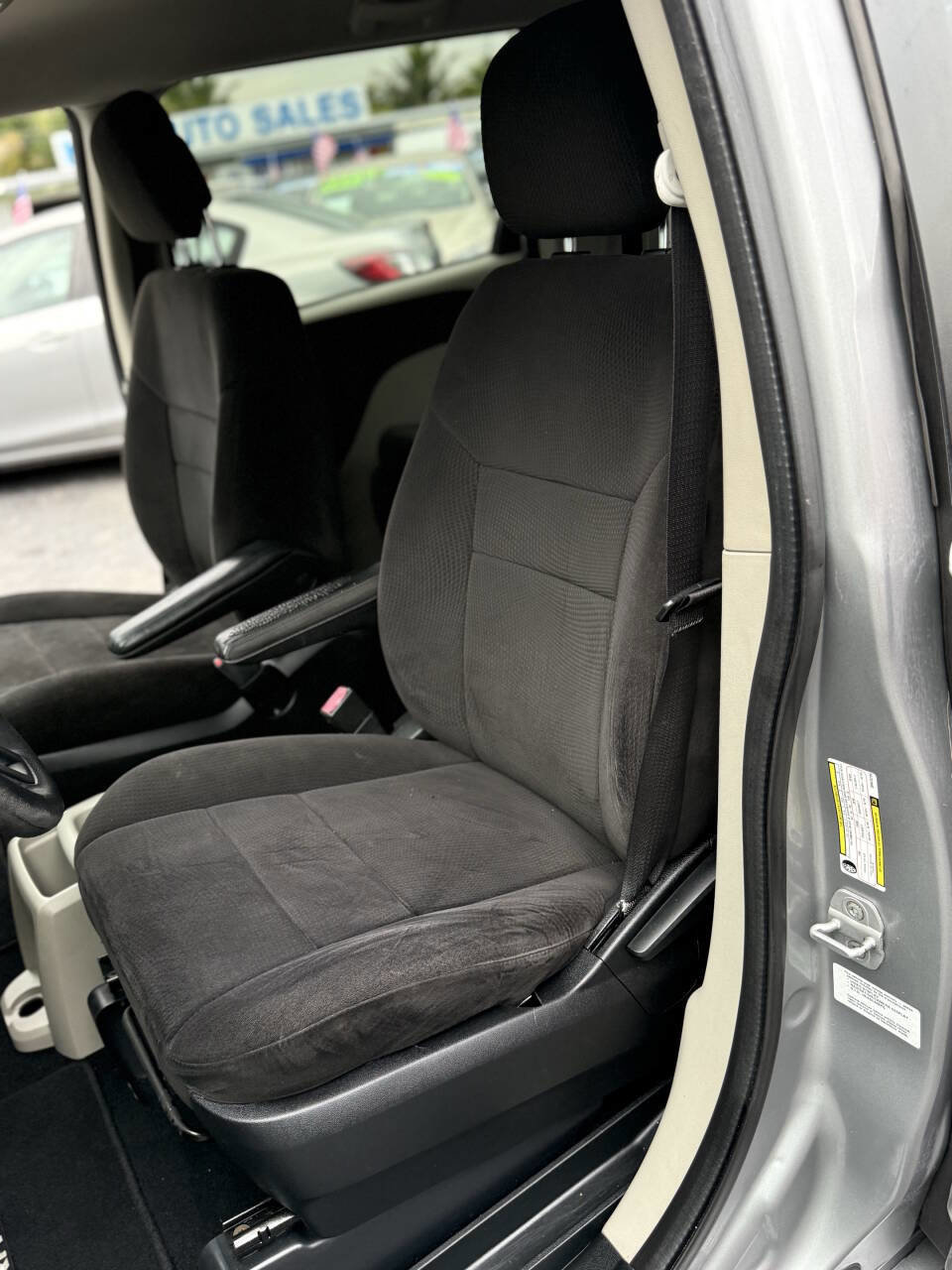 Used 2013 Dodge Grand Caravan SE image 13
