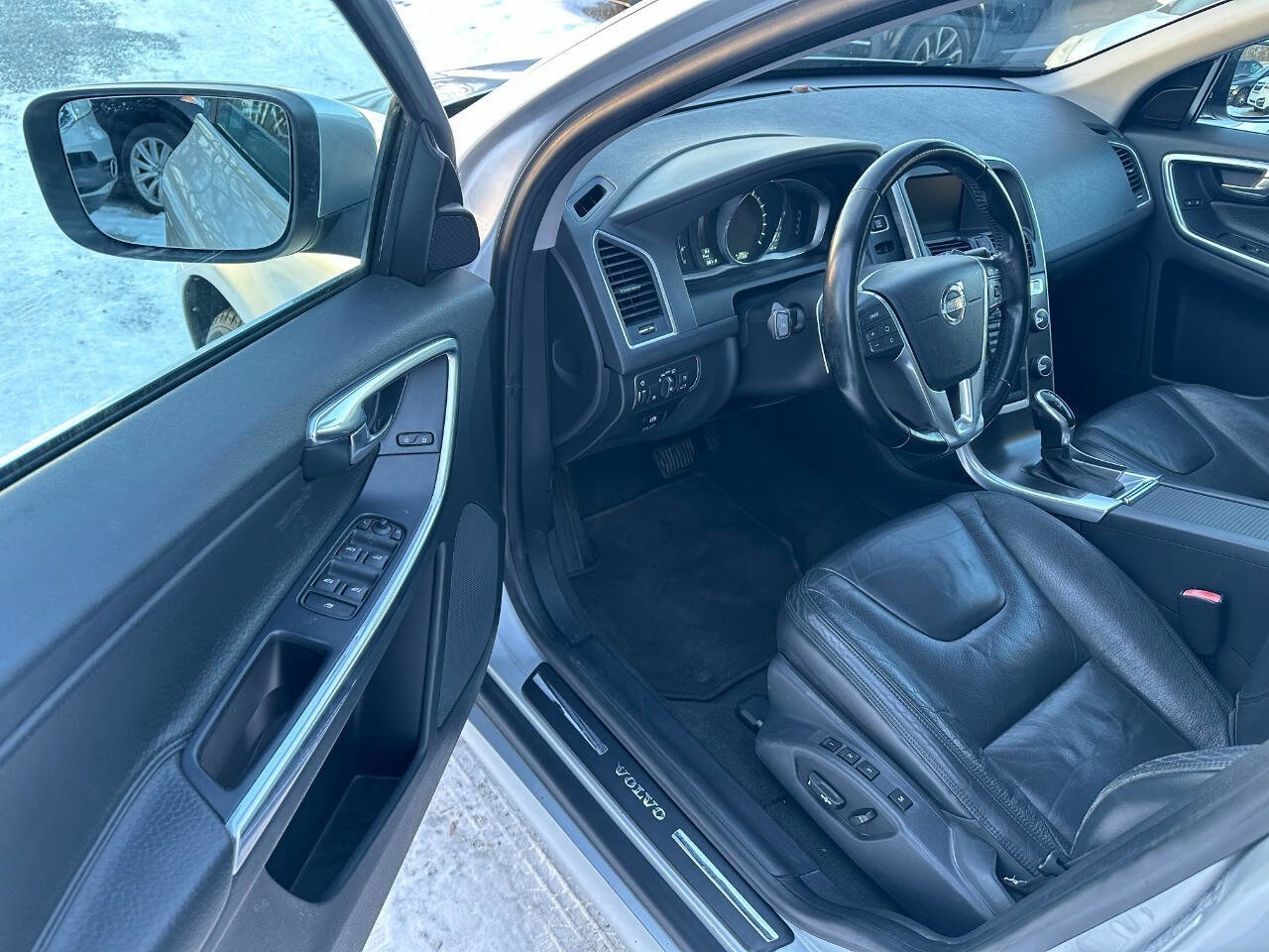 Used 2014 Volvo XC60 T6 AWD/4WD image 9