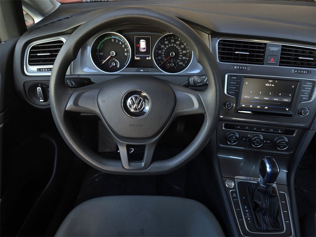 Used 2016 Volkswagen e-Golf SE w/ DC Fast Charging Package image 13