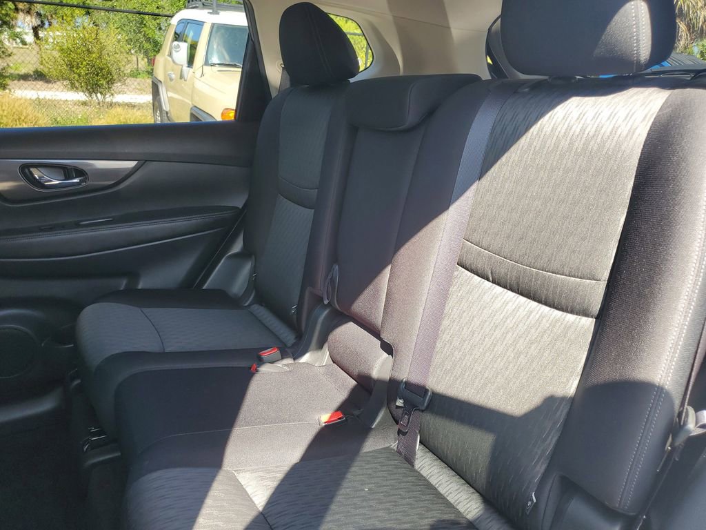 Certified 2020 Nissan Rogue SV FWD image 16