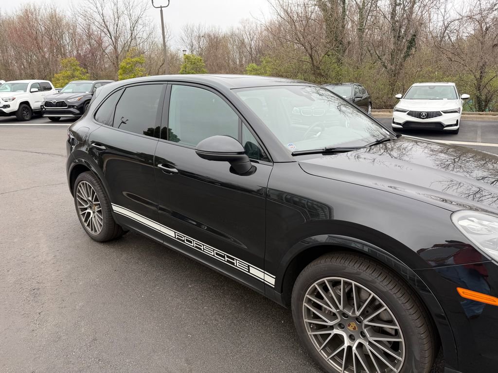 Used 2023 Porsche Cayenne Platinum Edition image 11