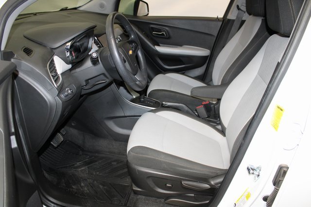 Used 2021 Chevrolet Trax LS w/ Tint and Cruise Package image 8