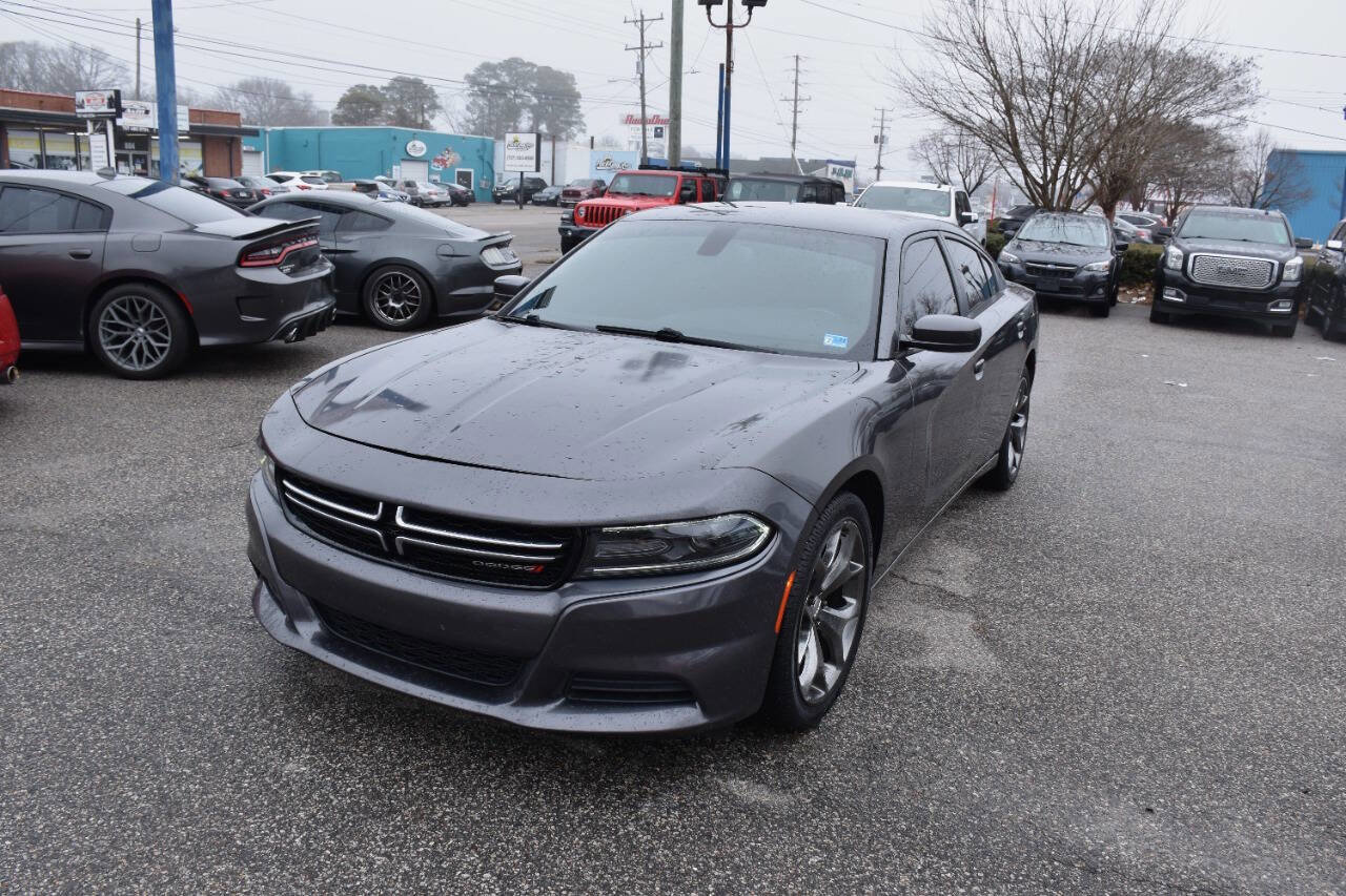 Used 2015 Dodge Charger SE image 2