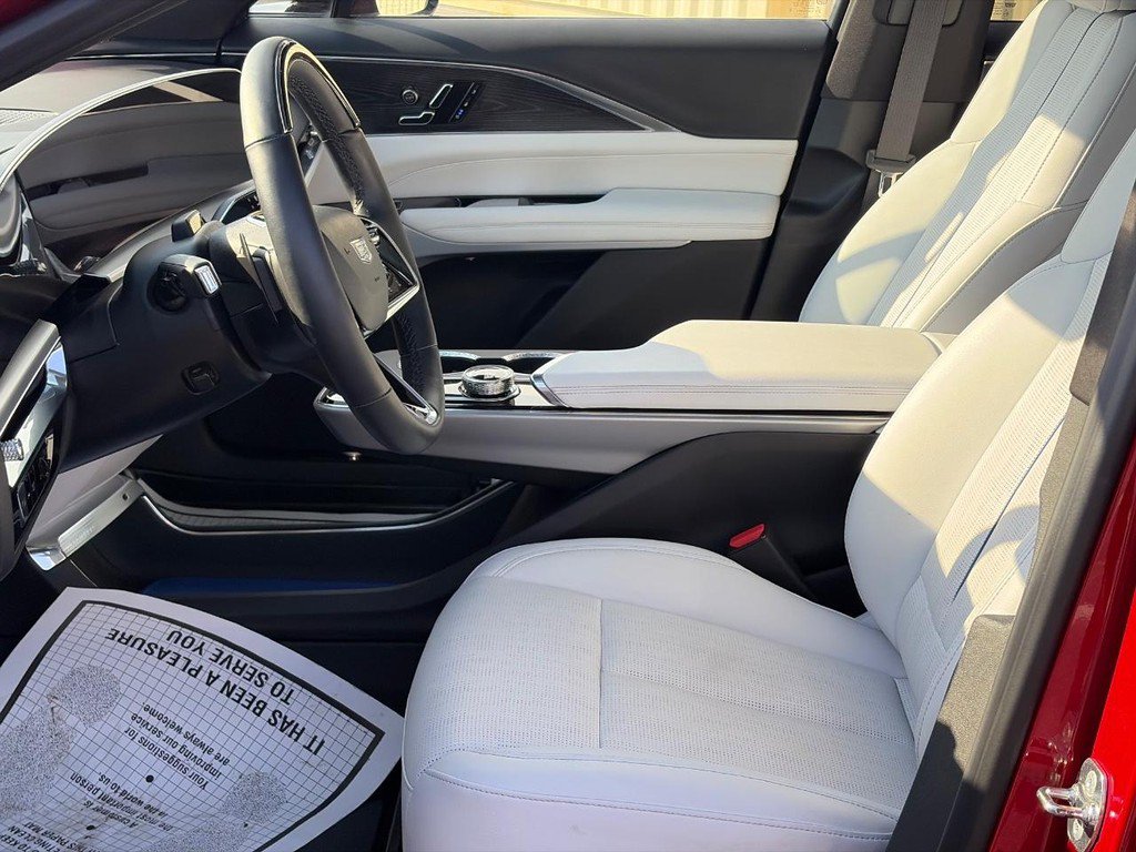 Used 2024 Cadillac Lyriq Luxury AWD/4WD image 20