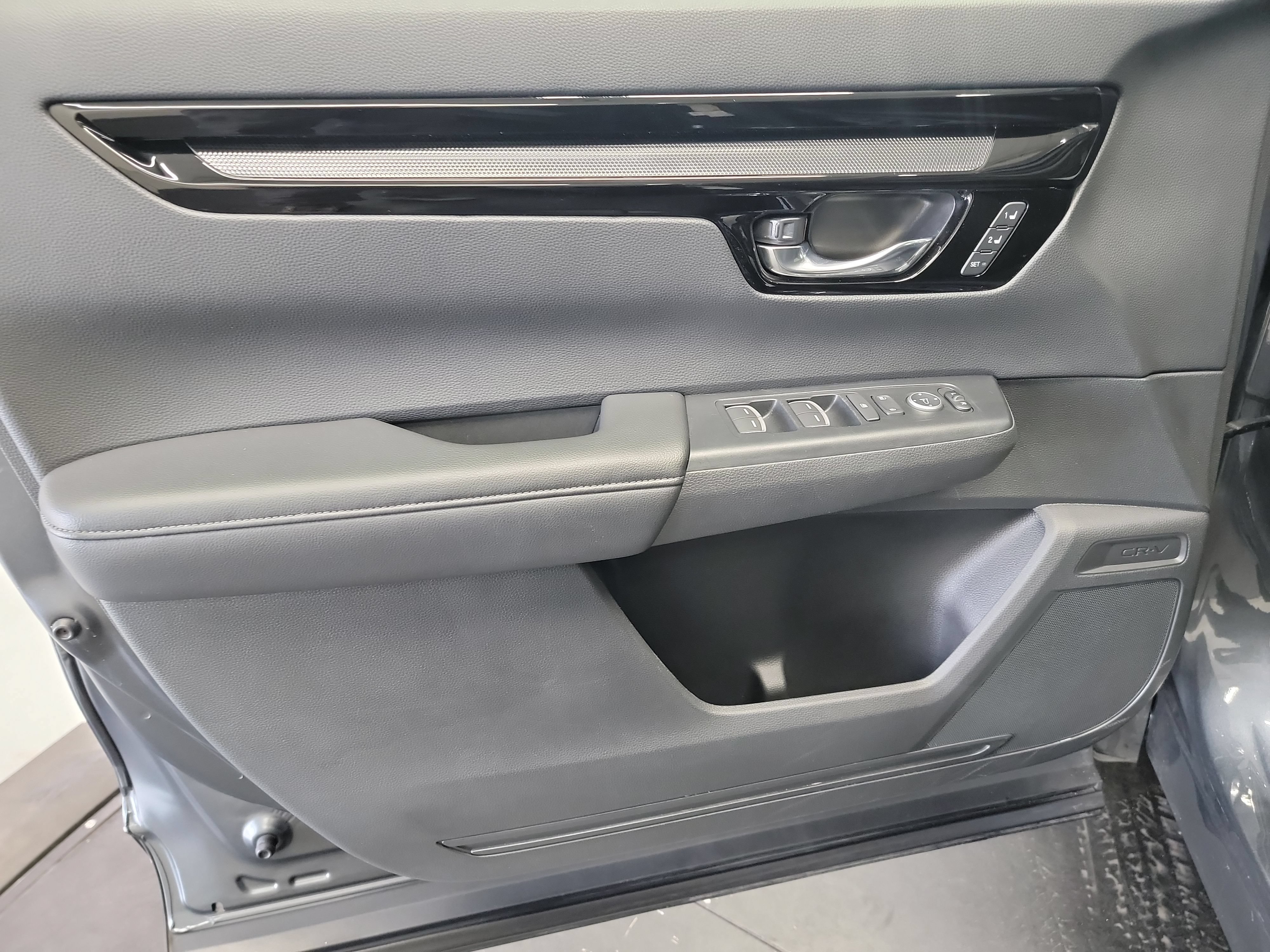 Used 2025 Honda CR-V EX-L image 13