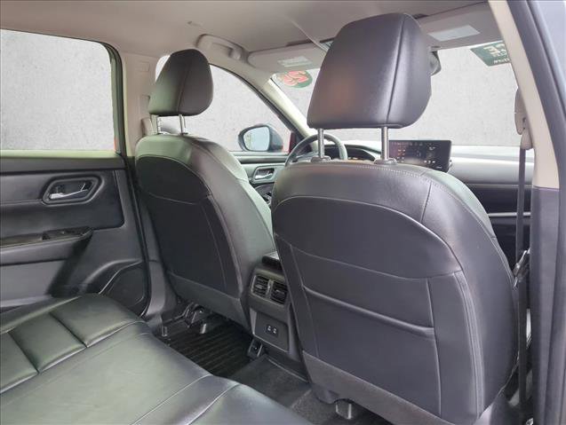 Used 2025 Nissan Rogue SL FWD image 21