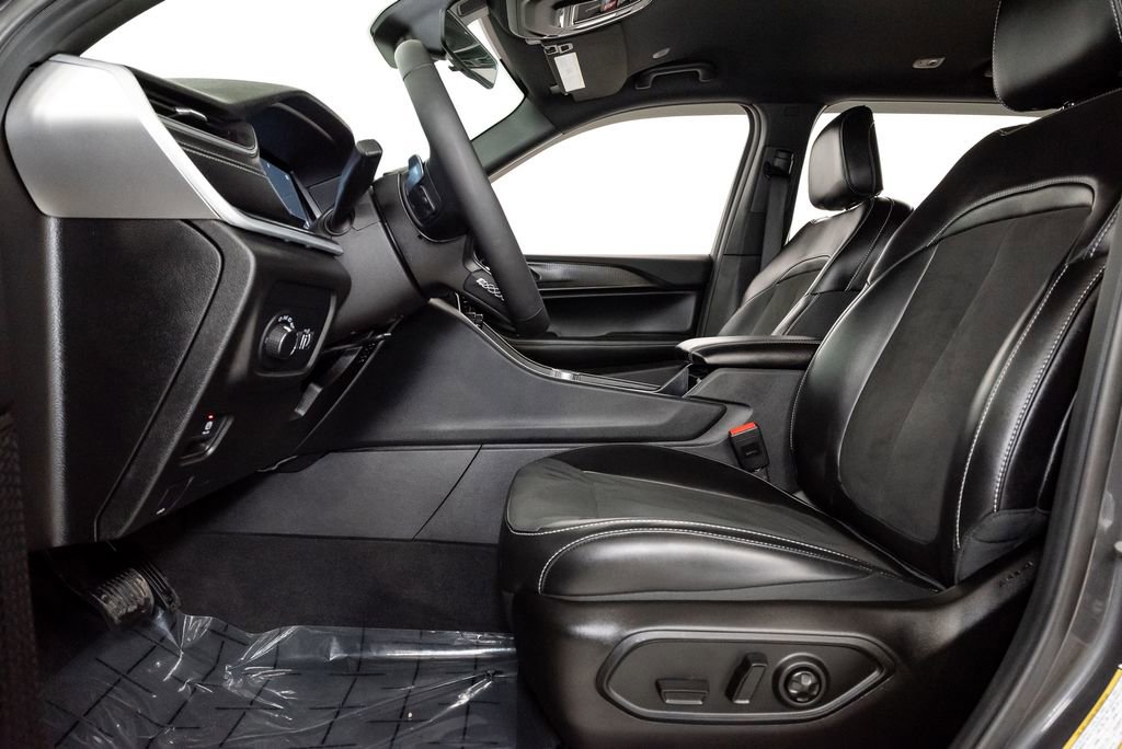 Used 2025 Jeep Grand Cherokee L Altitude image 9