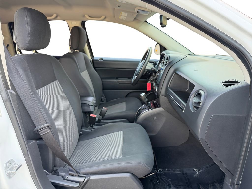 Used 2012 Jeep Compass Latitude FWD image 18