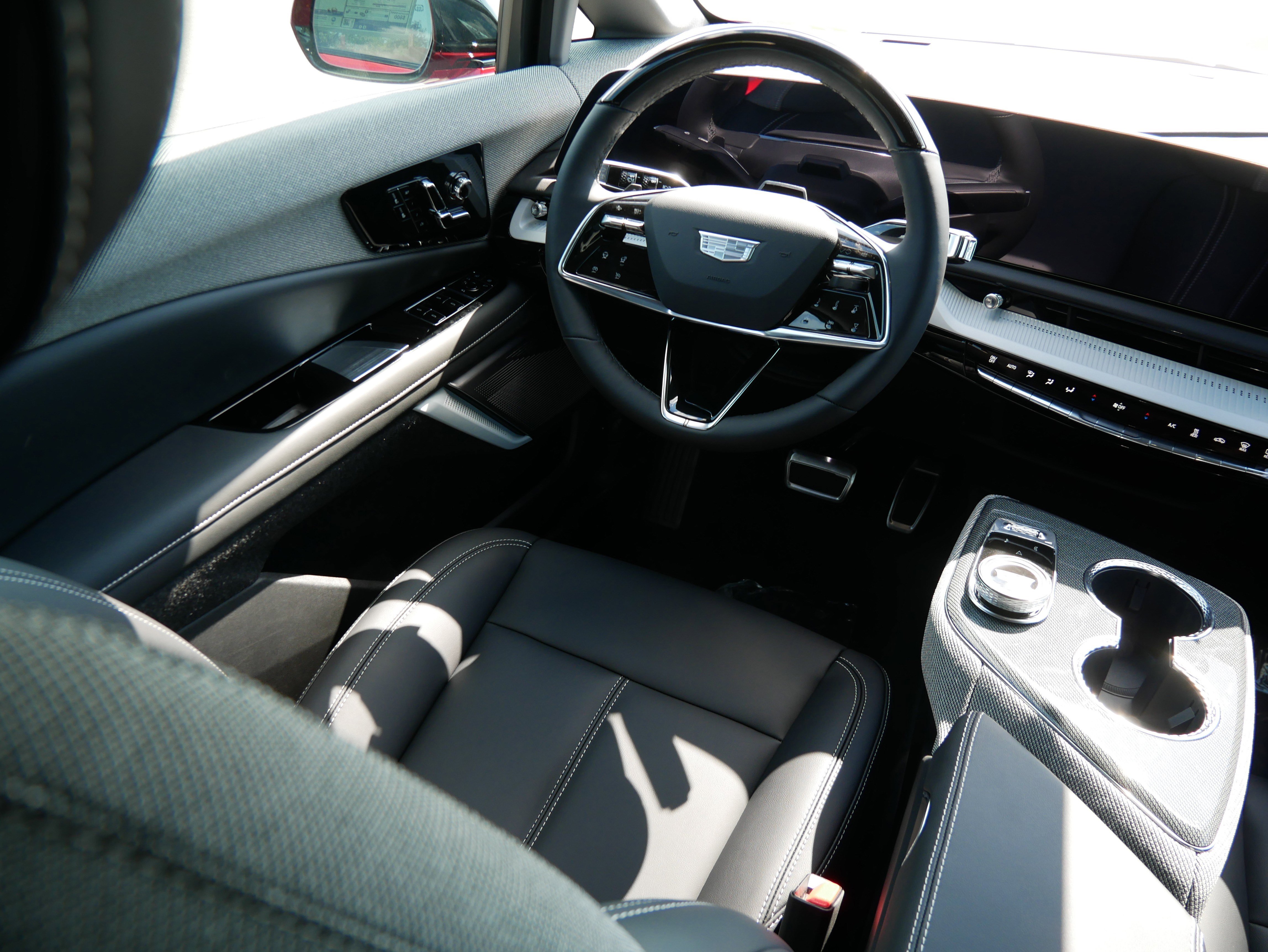 Used 2025 Cadillac Optiq Sport 1 w/ LPO, Floor Liner Package image 7