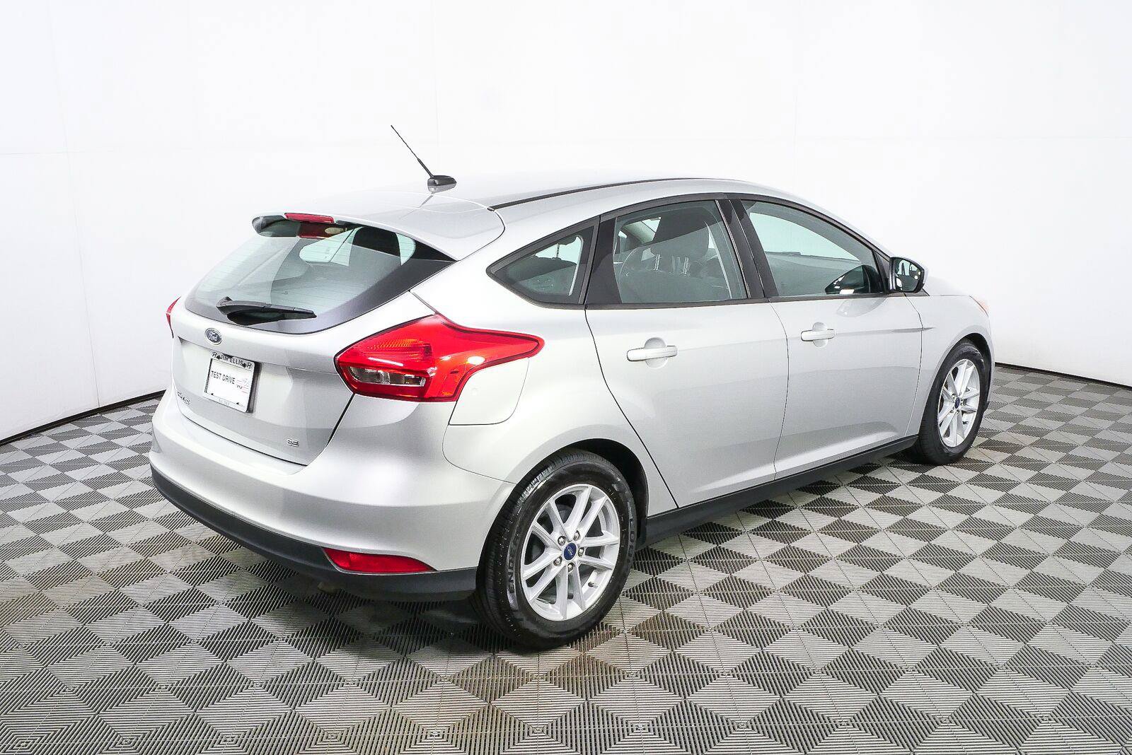 Used 2018 Ford Focus SE FWD image 7