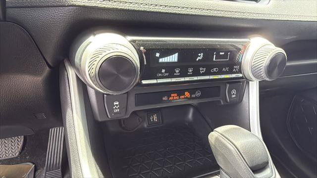 Certified 2025 Toyota RAV4 LE AWD/4WD image 24