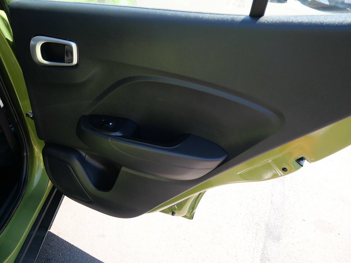 Used 2024 Hyundai Venue SEL FWD image 25