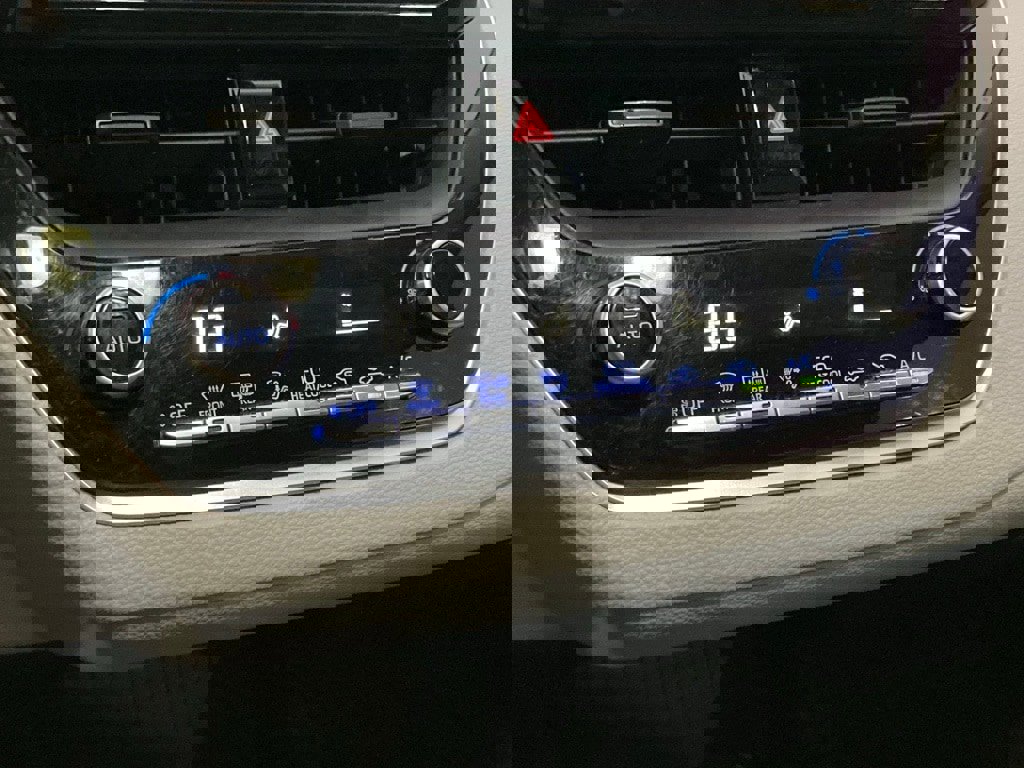 Used 2020 Toyota Corolla LE image 22