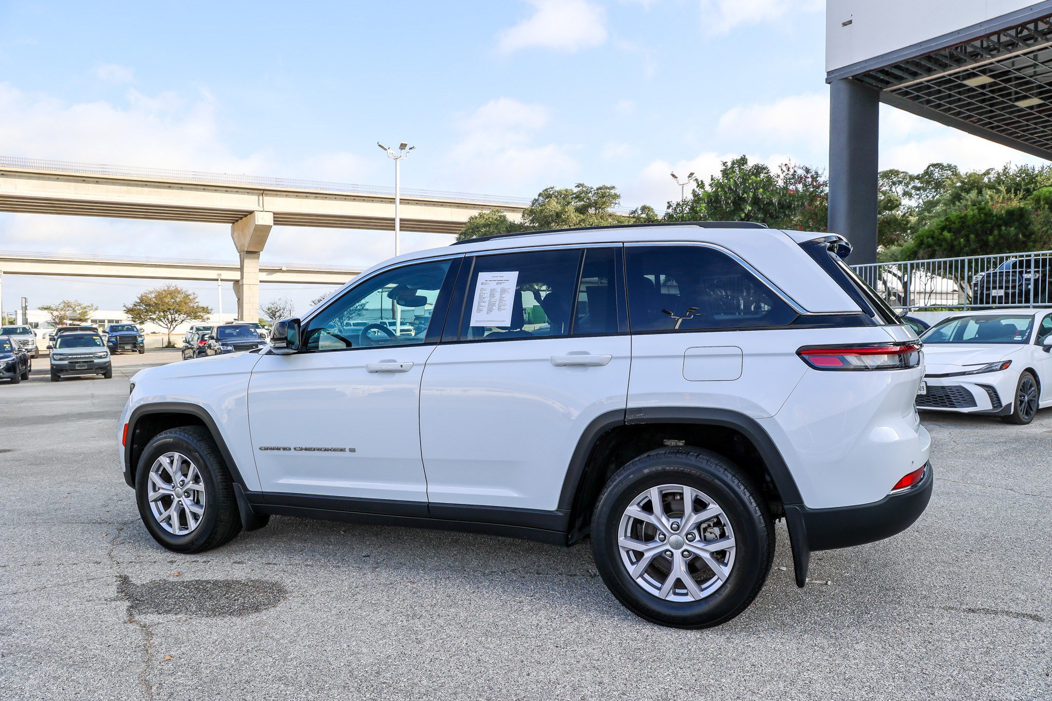 Used 2022 Jeep Grand Cherokee Limited w/ MOPAR Finishing Package RWD image 10