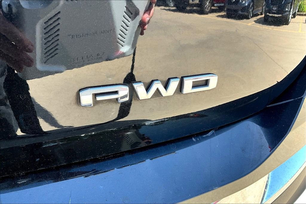 Used 2023 GMC Terrain SLT image 38