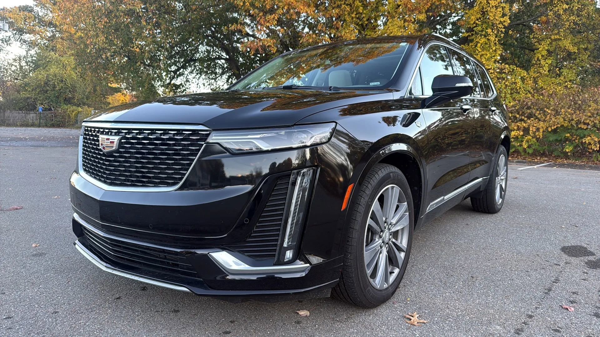 Used 2025 Cadillac XT6 Premium Luxury image 3