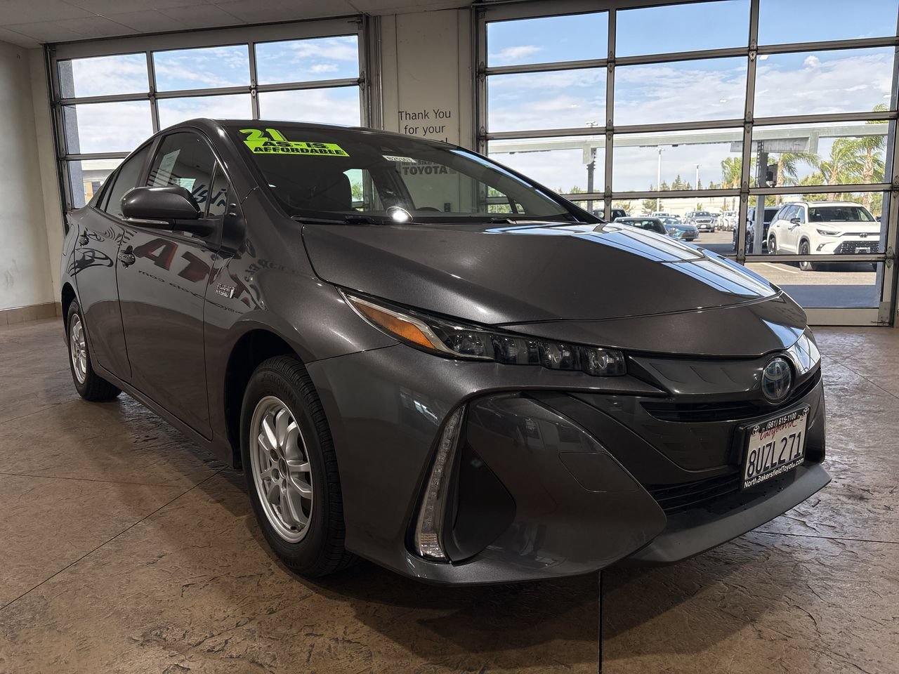 Used 2021 Toyota Prius Prime XLE w/ Carpet Mat Package (TMS) FWD image 4