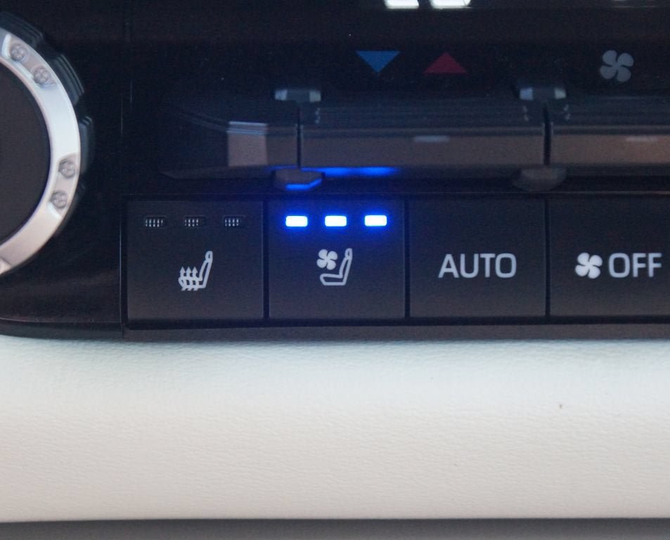 Used 2025 Toyota Sequoia Capstone AWD/4WD image 9