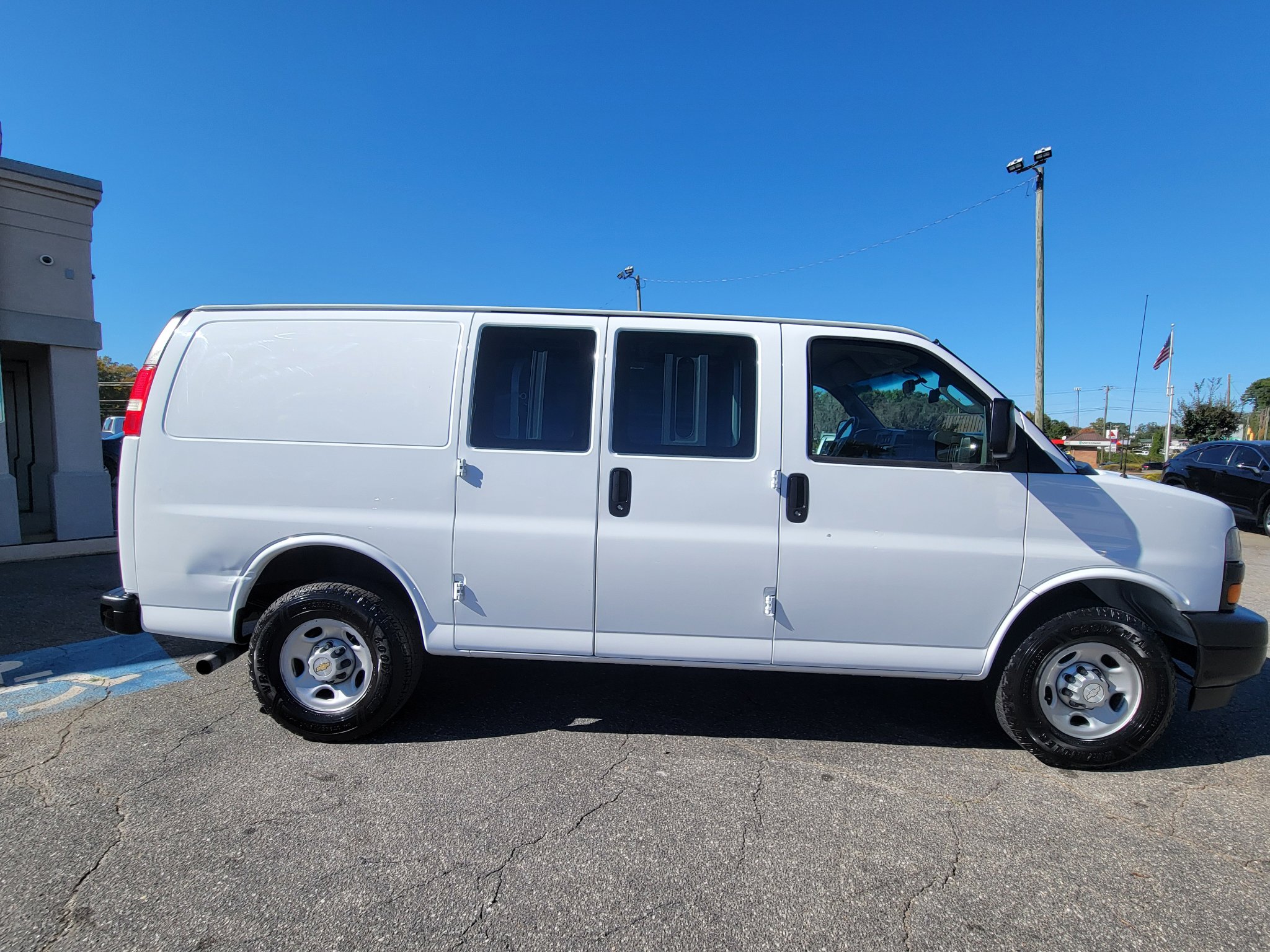 Used 2018 Chevrolet Express 2500 w/ Enhanced Convenience Package image 13