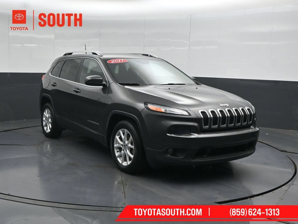 Used 2017 Jeep Cherokee Latitude w/ Comfort & Sound Group FWD image 4