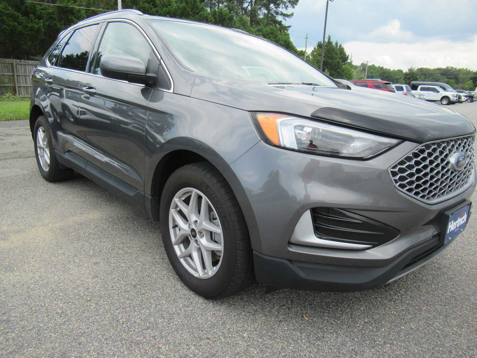 Used 2023 Ford Edge SEL AWD/4WD image 3