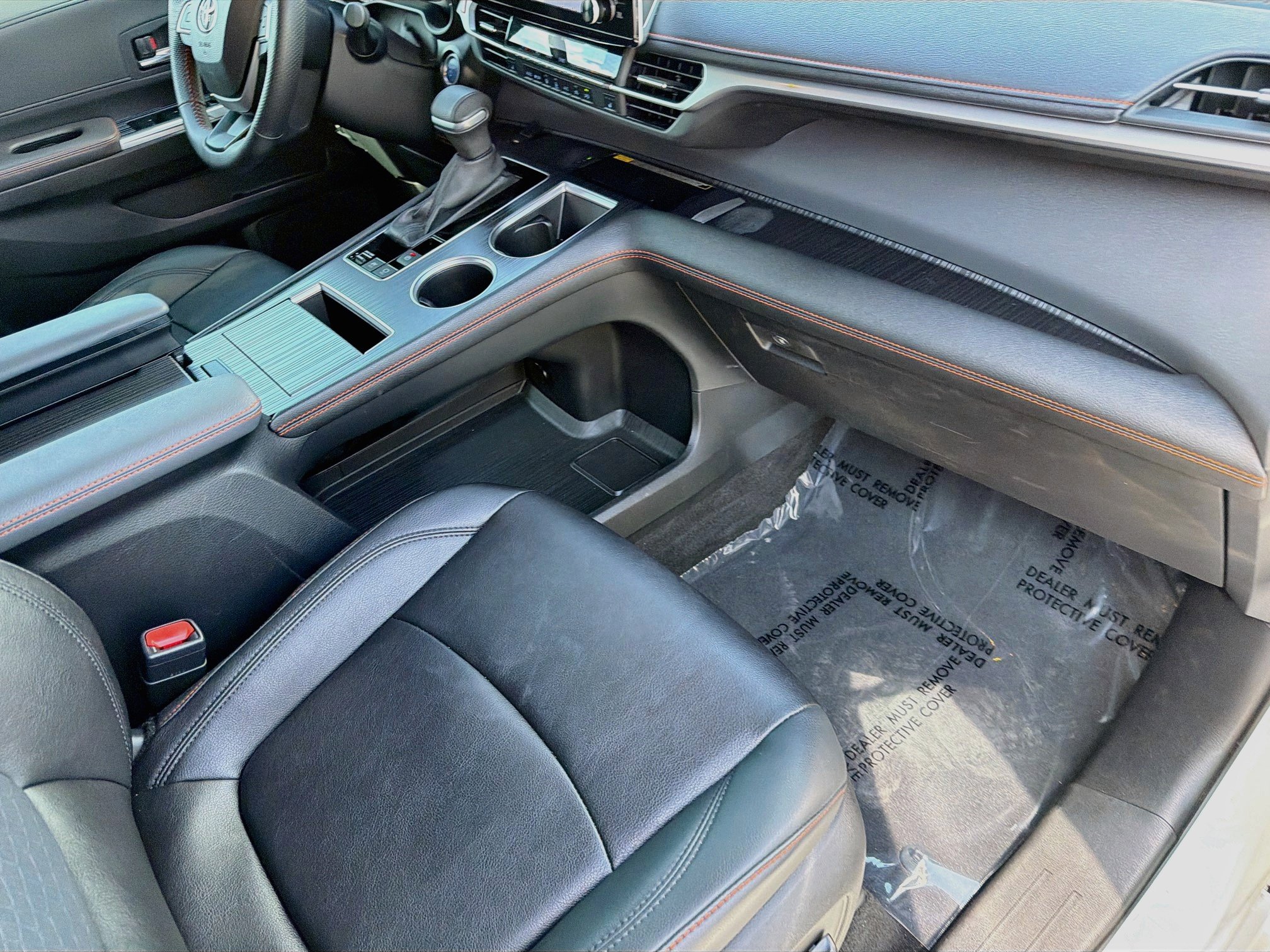 Used 2024 Toyota Sienna XSE w/ XSE Plus Package FWD image 14
