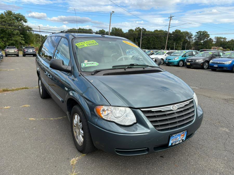 Used 2007 Chrysler Town & Country Touring image 1