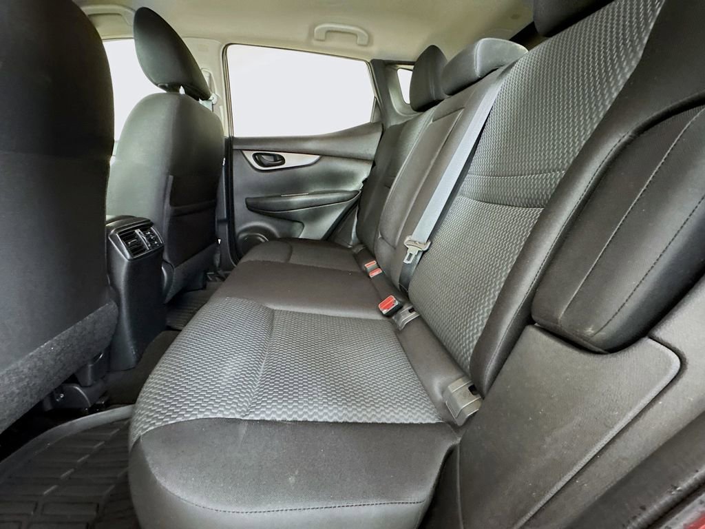 Used 2020 Nissan Rogue Sport S image 29