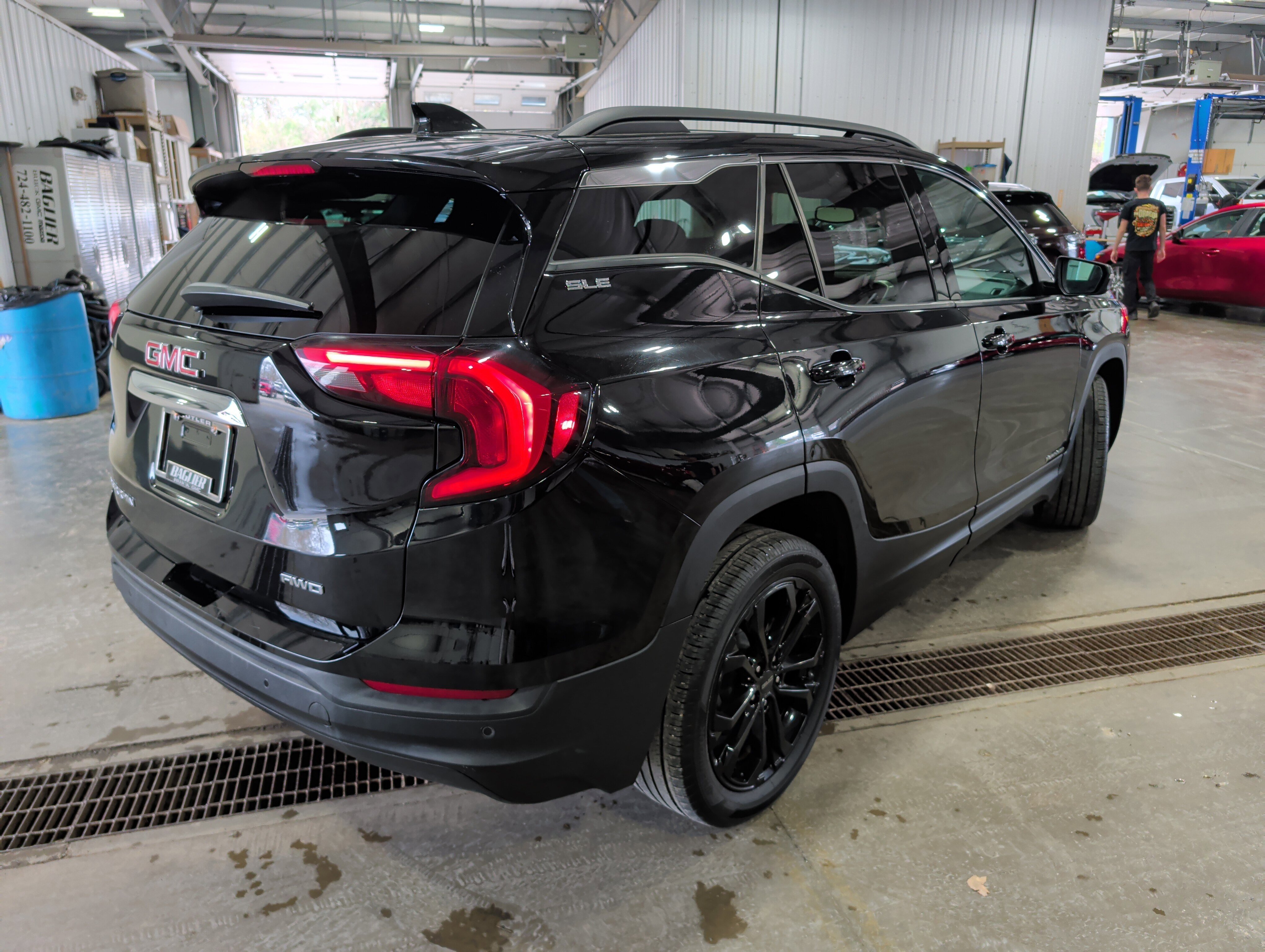 Used 2020 GMC Terrain SLE w/ Driver Convenience Package image 3